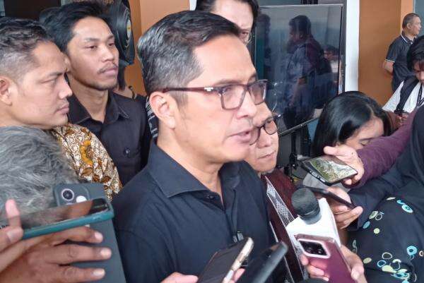 Kubu Febrie Tegaskan Penggeledahan Rumah Sentul Tak Sah, Soroti Izin PN Cibinong Kubu Febrie Tegaskan Penggeledahan Rumah Sentul Tak Sah, Soroti Izin PN Cibinong