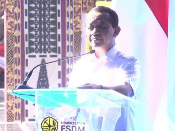 Bahlil: Proyek PLTS 100 GW Butuh Investasi Rp1.140 Triliun Bahlil: Proyek PLTS 100 GW Butuh Investasi Rp1.140 Triliun