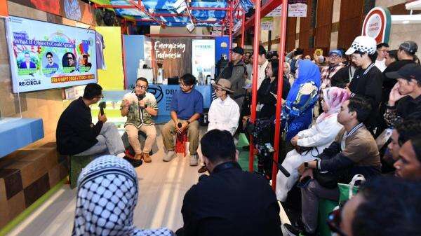 Pertamina Kenalkan Bahan Bakar Pesawat Berbasis Minyak Jelantah kepada Anak Muda di IdeaFest Pertamina Kenalkan Bahan Bakar Pesawat Berbasis Minyak Jelantah kepada Anak Muda di IdeaFest