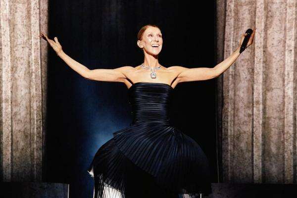 Celine Dion Kembali ke Panggung Setelah 6 Tahun, Penampilannya Bikin Haru Celine Dion Kembali ke Panggung Setelah 6 Tahun, Penampilannya Bikin Haru