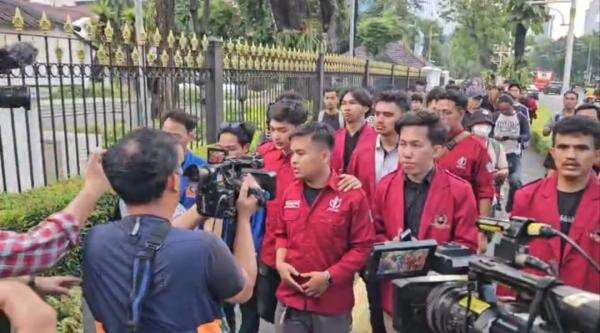 Istana Wapres Sebut Tidak Ada Kesepakatan soal Tenggat Waktu Realisasikan Tuntutan Mahasiswa Istana Wapres Sebut Tidak Ada Kesepakatan soal Tenggat Waktu Realisasikan Tuntutan Mahasiswa