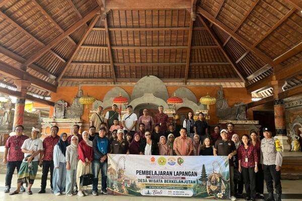 Belajar ke Bali Bareng Ubaya, Desa Belik Mojokerto Bawa Pulang Bekal Kreativitas Belajar ke Bali Bareng Ubaya, Desa Belik Mojokerto Bawa Pulang Bekal Kreativitas