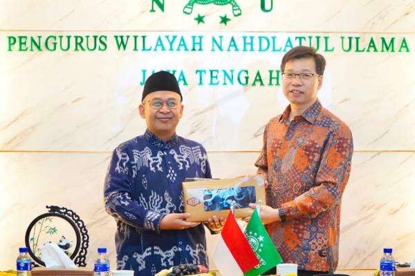 PWNU Jateng dan Konjen Tiongkok Jalin Kerja Sama Pendidikan, Gus Rozin Ikuti Jejak Gus Dur PWNU Jateng dan Konjen Tiongkok Jalin Kerja Sama Pendidikan, Gus Rozin Ikuti Jejak Gus Dur