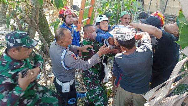 Tragis! Tersengat Listrik Saat Cari Pakan Ternak, Buruh Tani di Bantul Tewas di Atas Pohon Tragis! Tersengat Listrik Saat Cari Pakan Ternak, Buruh Tani di Bantul Tewas di Atas Pohon