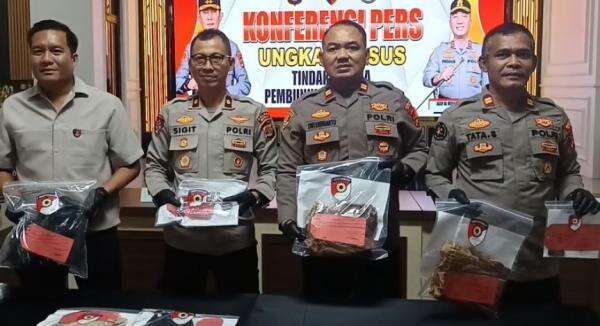 Terekam CCTV! Abu Tembak Mati Mantan Istri karena Ditolak Rujuk Terekam CCTV! Abu Tembak Mati Mantan Istri karena Ditolak Rujuk