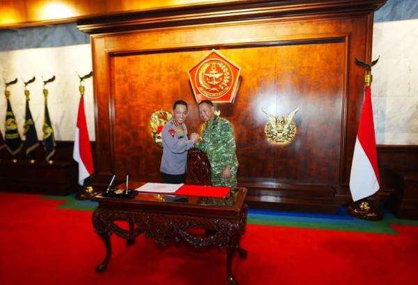 Kapolri Silaturahmi ke Panglima TNI-Kepala Staf, Pastikan Sinergi Jaga NKRI dan Program Presiden Kapolri Silaturahmi ke Panglima TNI-Kepala Staf, Pastikan Sinergi Jaga NKRI dan Program Presiden