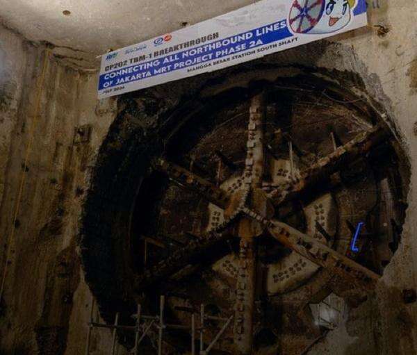 Terowongan MRT Jakarta Bundaran HI–Kota Rampung Digali, Kedalaman hingga 28 Meter Terowongan MRT Jakarta Bundaran HI–Kota Rampung Digali, Kedalaman hingga 28 Meter