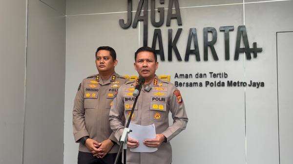 Viral Aktivis Botok Pati Dikabarkan Ditangkap di Depan Gedung DPR, Begini Penjelasan Polda Metro Viral Aktivis Botok Pati Dikabarkan Ditangkap di Depan Gedung DPR, Begini Penjelasan Polda Metro