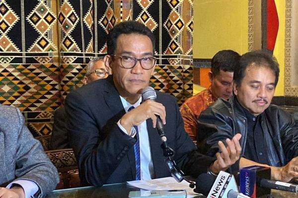 Pengacara Desak Penahanan Roy Suryo dan Tifa Ditangguhkan, bakal Minta Jaminan Tokoh-Tokoh Pengacara Desak Penahanan Roy Suryo dan Tifa Ditangguhkan, bakal Minta Jaminan Tokoh-Tokoh