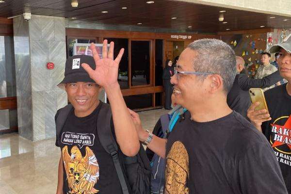 AMPB Bubarkan Diri usai Bertemu Pimpinan DPR AMPB Bubarkan Diri usai Bertemu Pimpinan DPR