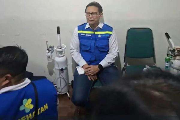 Fotonya Pakai Selang Oksigen saat Tinjau Kalteng Beredar, Ini Penjelasan Menkes? Fotonya Pakai Selang Oksigen saat Tinjau Kalteng Beredar, Ini Penjelasan Menkes?
