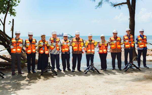 Telkom (TLKM) Sukses Lakukan Pendaratan Kabel Bawah Laut Batam-Singapura Telkom (TLKM) Sukses Lakukan Pendaratan Kabel Bawah Laut Batam-Singapura