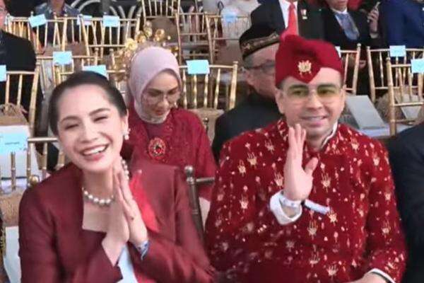 Raffi Ahmad dan Nagita Slavina Tampil Kompak Berbaju Merah di HUT RI ke-81 di Istana Raffi Ahmad dan Nagita Slavina Tampil Kompak Berbaju Merah di HUT RI ke-81 di Istana