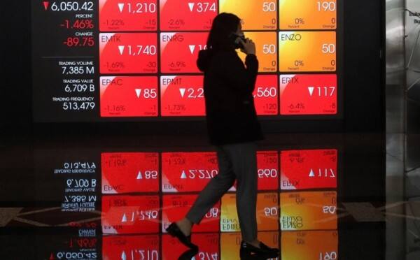 IHSG Berakhir Turun ke 6.241 Jelang Akhir Pekan, 587 Saham Melemah IHSG Berakhir Turun ke 6.241 Jelang Akhir Pekan, 587 Saham Melemah
