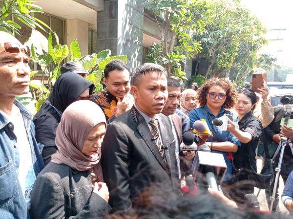 Protes Penangkapan Roy Suryo, Ahmad Khozinudin Ungkit Kasus Silfester Matutina Protes Penangkapan Roy Suryo, Ahmad Khozinudin Ungkit Kasus Silfester Matutina