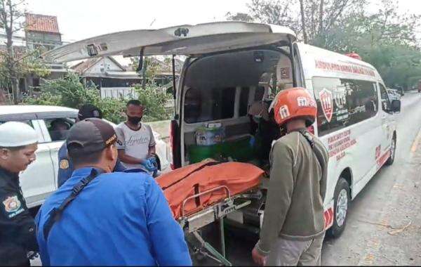 Kecelakaan di Kendal, Pemotor Tewas usai Hilang Kendali Hantam Pembatas Jalan Kecelakaan di Kendal, Pemotor Tewas usai Hilang Kendali Hantam Pembatas Jalan