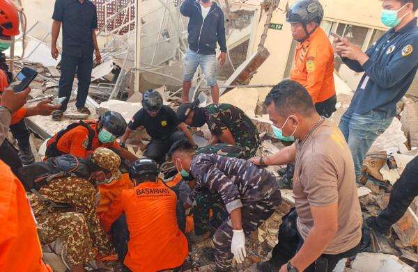 Update Korban Meninggal Gempa NTT Bertambah jadi 70 Orang, 132 Luka-Luka Update Korban Meninggal Gempa NTT Bertambah jadi 70 Orang, 132 Luka-Luka