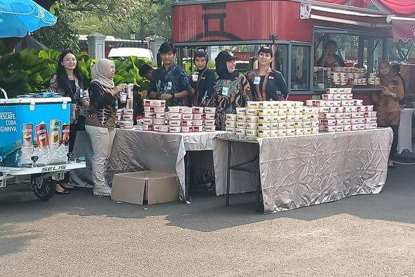 Kuliner Gratis Meriahkan Upacara HUT ke-81 RI di Istana, Ada Bakso hingga Sate Kuliner Gratis Meriahkan Upacara HUT ke-81 RI di Istana, Ada Bakso hingga Sate