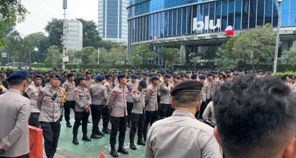 Massa Buruh Mulai Berdatangan ke Jalan Thamrin, Ratusan Aparat Siaga Penuh! Massa Buruh Mulai Berdatangan ke Jalan Thamrin, Ratusan Aparat Siaga Penuh!