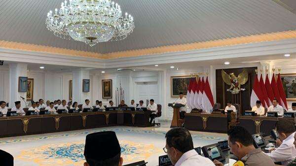 Prabowo Kumpulkan Menteri, Wamen, hingga Kepala Badan di Istana Bogor Malam Ini, Ada Apa? Prabowo Kumpulkan Menteri, Wamen, hingga Kepala Badan di Istana Bogor Malam Ini, Ada Apa?