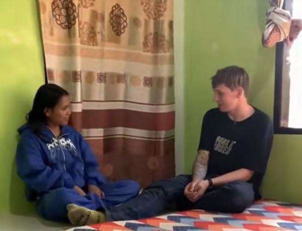 Viral! Effort Bule Amerika Temui Pujaan Hatinya di Maluku, Habiskan Rp21 Juta dan 4 Kali Transit Viral! Effort Bule Amerika Temui Pujaan Hatinya di Maluku, Habiskan Rp21 Juta dan 4 Kali Transit