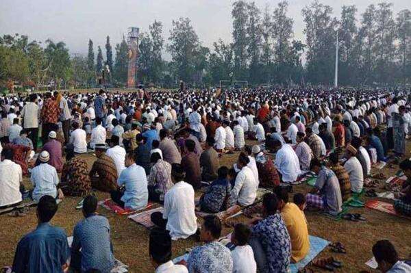 Bacaan Niat Salat Idulfitri Lengkap Bahasa Arab dan Terjemahannya Bacaan Niat Salat Idulfitri Lengkap Bahasa Arab dan Terjemahannya