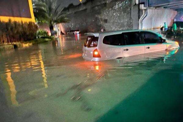 Banjir Rendam Sejumlah Titik di Bekasi usai Hujan Deras Banjir Rendam Sejumlah Titik di Bekasi usai Hujan Deras