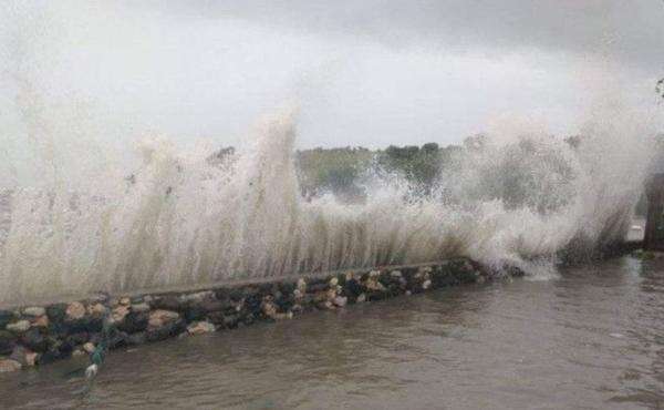 Waspada! Abrasi dan Banjir Rob Ancam Pesisir Banten Waspada! Abrasi dan Banjir Rob Ancam Pesisir Banten