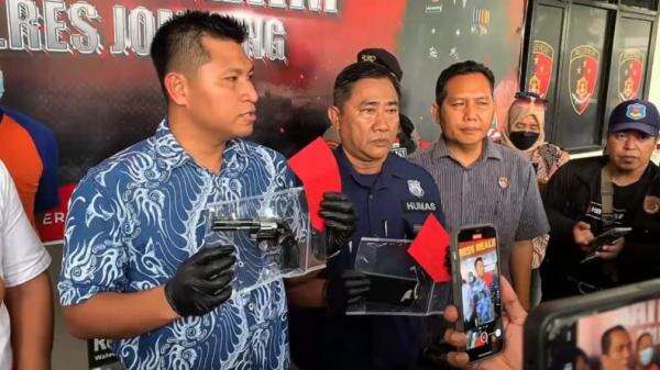 Identitas 2 Komplotan Perampok di Jombang Kabur Usai Beraksi Diketahui, Kini Diburu Polisi Identitas 2 Komplotan Perampok di Jombang Kabur Usai Beraksi Diketahui, Kini Diburu Polisi