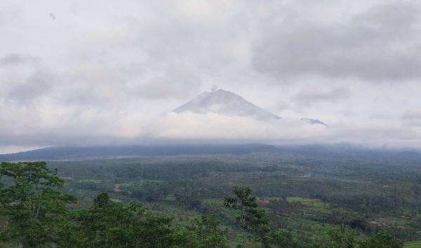 Gunung Semeru 30 Kali Erupsi dalam 6 Jam, Status Masih Siaga Gunung Semeru 30 Kali Erupsi dalam 6 Jam, Status Masih Siaga