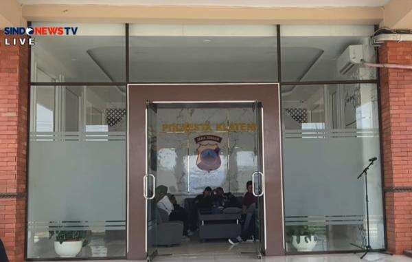 Usai Terjaring OTT, Bupati Klaten Hamenang Wajar Ismoyo Diperiksa di Polresta Usai Terjaring OTT, Bupati Klaten Hamenang Wajar Ismoyo Diperiksa di Polresta
