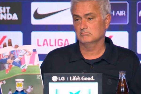 Mourinho Bawa Bukti Kontroversi Wasit usai Real Madrid Kalah 1-2 dari Atletico, Soroti Dua Insiden Mourinho Bawa Bukti Kontroversi Wasit usai Real Madrid Kalah 1-2 dari Atletico, Soroti Dua Insiden