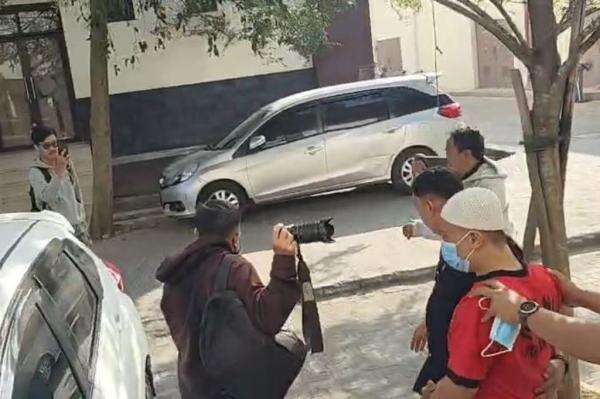 Taufik Hidayat Tersangka Penganiaya dan Penyekap YTR Jalani Rekonstruksi Tertutup Taufik Hidayat Tersangka Penganiaya dan Penyekap YTR Jalani Rekonstruksi Tertutup
