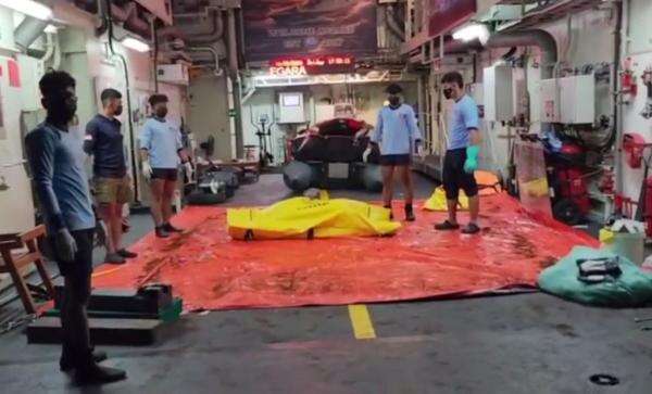 Kopaska Evakuasi 3 Korban Kapal Virgo Transport 8 Terjebak Kabin di Laut Masalembo Kopaska Evakuasi 3 Korban Kapal Virgo Transport 8 Terjebak Kabin di Laut Masalembo