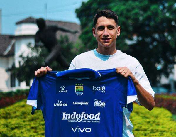 Nyaman di Kota Kembang, Rekrutan Baru Persib Luka Menalo Terpikat Keramahan Warga Bandung Nyaman di Kota Kembang, Rekrutan Baru Persib Luka Menalo Terpikat Keramahan Warga Bandung