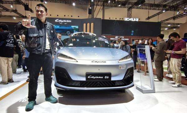 Benamkan Platform LEX, Sekali Cas Lepas E4 EV Diklaim Mampu Tempuh Perjalanan 637 Km Benamkan Platform LEX, Sekali Cas Lepas E4 EV Diklaim Mampu Tempuh Perjalanan 637 Km