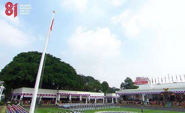 Momen Sang Saka Merah Putih Berkibar saat Upacara HUT ke-81 RI di Istana Momen Sang Saka Merah Putih Berkibar saat Upacara HUT ke-81 RI di Istana