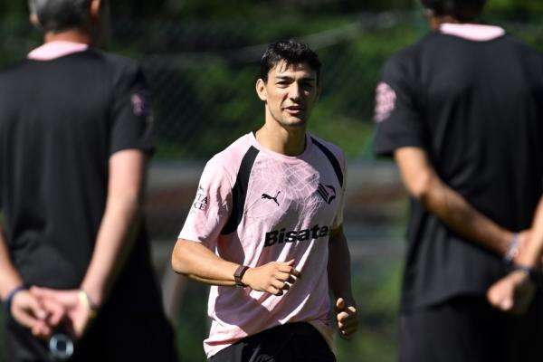 Kisah Mantan Bek Persib Bandung yang Kini Berkarier di Liga Italia dan Dilatih Filippo Inzaghi Kisah Mantan Bek Persib Bandung yang Kini Berkarier di Liga Italia dan Dilatih Filippo Inzaghi