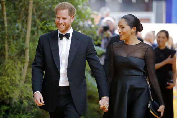 Kembali ke Inggris, Pangeran Harry dan Meghan Markle Dibantu Miliarder Ian Wace Kembali ke Inggris, Pangeran Harry dan Meghan Markle Dibantu Miliarder Ian Wace