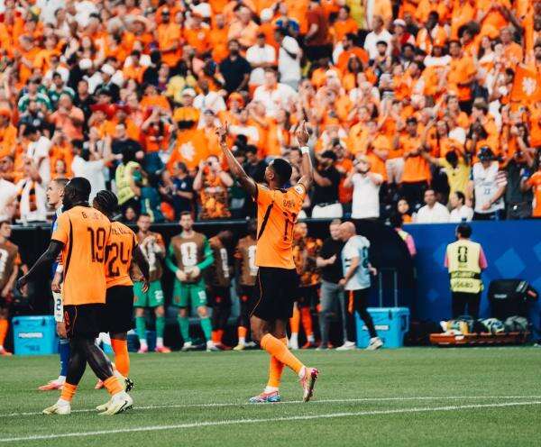 Belanda Pecahkan Rekor Tak Terkalahkan di Piala Dunia Usai Bantai Swedia 5-1 Belanda Pecahkan Rekor Tak Terkalahkan di Piala Dunia Usai Bantai Swedia 5-1