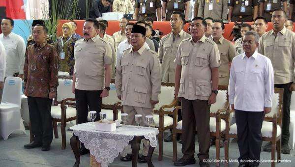 Prabowo Tiba di Kejagung, Siap Saksikan Penyerahan Uang Rp13,2 Triliun dari Satgas PKH Prabowo Tiba di Kejagung, Siap Saksikan Penyerahan Uang Rp13,2 Triliun dari Satgas PKH