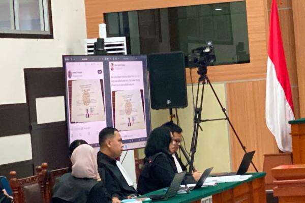 Terungkap di Persidangan, Dian Sandi Akui Belum Pernah Lihat Ijazah Asli Jokowi Terungkap di Persidangan, Dian Sandi Akui Belum Pernah Lihat Ijazah Asli Jokowi