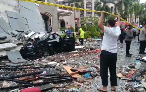 Ledakan Keras Hancurkan Rumah Mewah di Medan, 4 Pekerja Tertimbun Ledakan Keras Hancurkan Rumah Mewah di Medan, 4 Pekerja Tertimbun