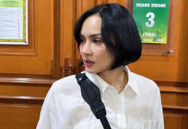 Sara Wijayanto Tiba di PA Jaksel, Siap Jalani Mediasi Gugatan Cerai Sara Wijayanto Tiba di PA Jaksel, Siap Jalani Mediasi Gugatan Cerai