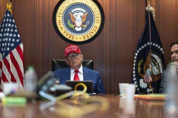 Trump Ancam Hukum Negara-negara yang Kerja Sama Ekonomi dengan Iran Trump Ancam Hukum Negara-negara yang Kerja Sama Ekonomi dengan Iran