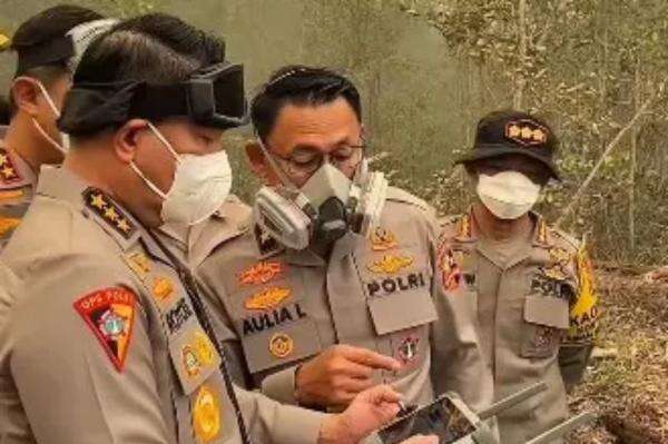 Jenderal Bintang Tiga Pantau Karhutla Klateng, Deteksi Titik Panas Lewat Drone Thermal Jenderal Bintang Tiga Pantau Karhutla Klateng, Deteksi Titik Panas Lewat Drone Thermal