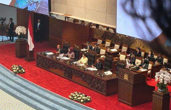 Rapat Paripurna DPR RI Hari Ini Sahkan RUU PFII hingga Tetapkan Anggota KPI Rapat Paripurna DPR RI Hari Ini Sahkan RUU PFII hingga Tetapkan Anggota KPI