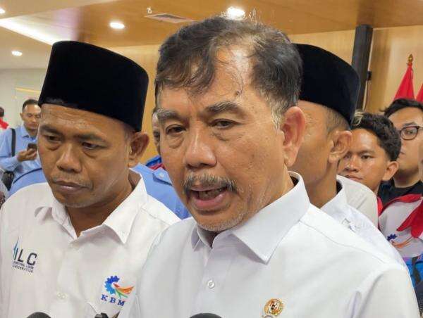 Buruh Minta Salinan UU Pelindungan Ketenagakerjaan Buruh Minta Salinan UU Pelindungan Ketenagakerjaan