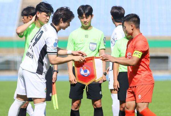 Hasil Timnas Vietnam vs Gangwon FC: Menang 2-1, Pasukan Kim Sang-sik Menggila di Korea Selatan Hasil Timnas Vietnam vs Gangwon FC: Menang 2-1, Pasukan Kim Sang-sik Menggila di Korea Selatan