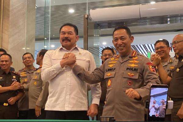 Kapolri Temui Jaksa Agung dan Panglima TNI, Boni Hargens Apresiasi Kapolri Temui Jaksa Agung dan Panglima TNI, Boni Hargens Apresiasi